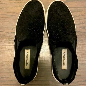Barely worn pair of Steve Madden shoes!